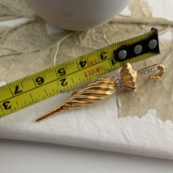 GOLD Tone Umbrella Brooch With Crystals - Picture 8 of 8